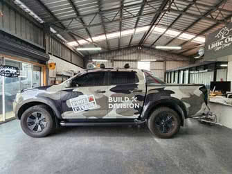 Custom business graphics wrap on a Landrover 110 vehicle, side view, belongs to Adelaide Pool Patrol